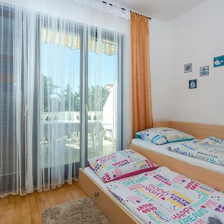 Beautiful Apartment In Malinska With Kitchen Eksteriør billede