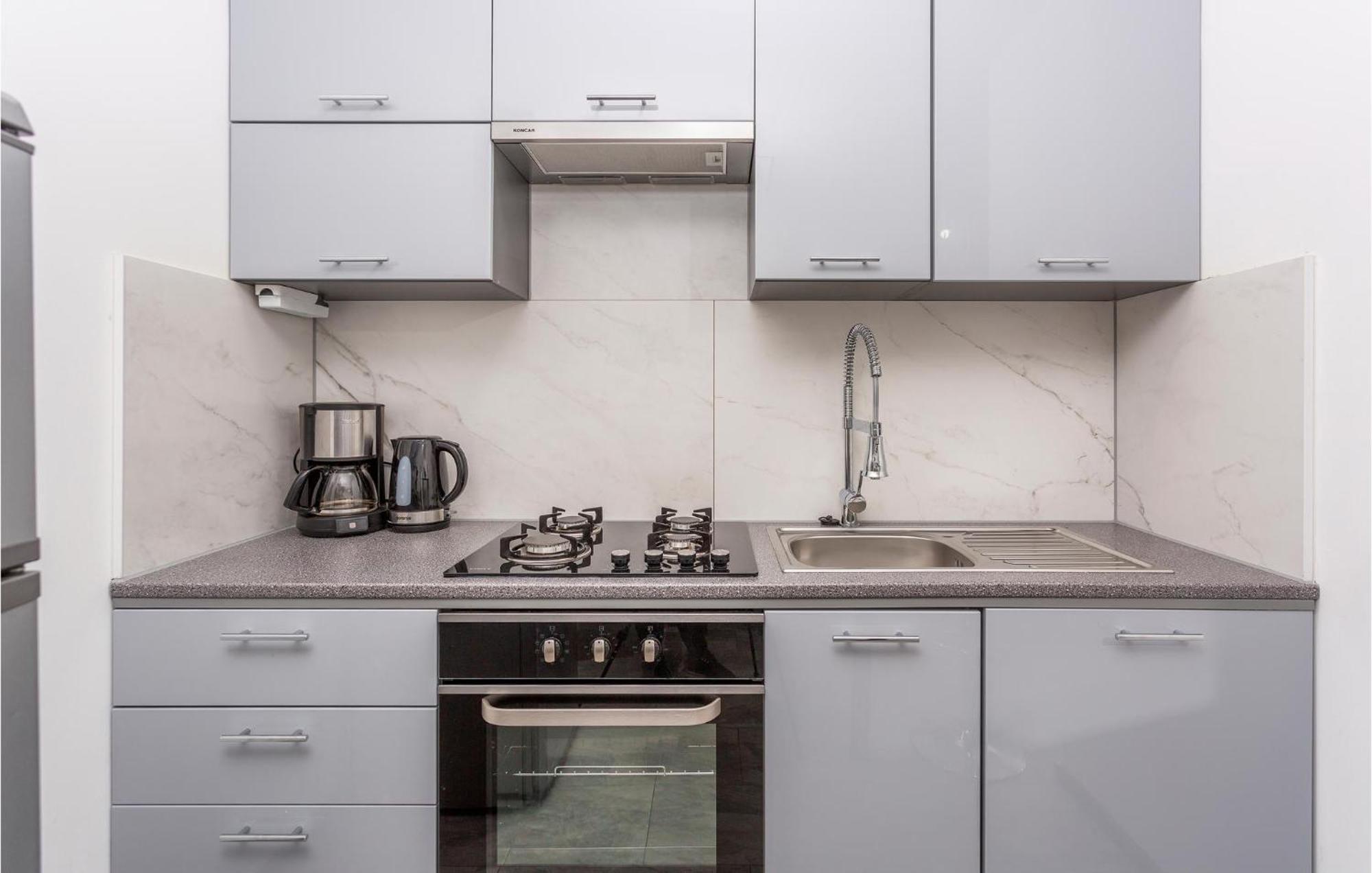 Beautiful Apartment In Malinska With Kitchen Eksteriør billede
