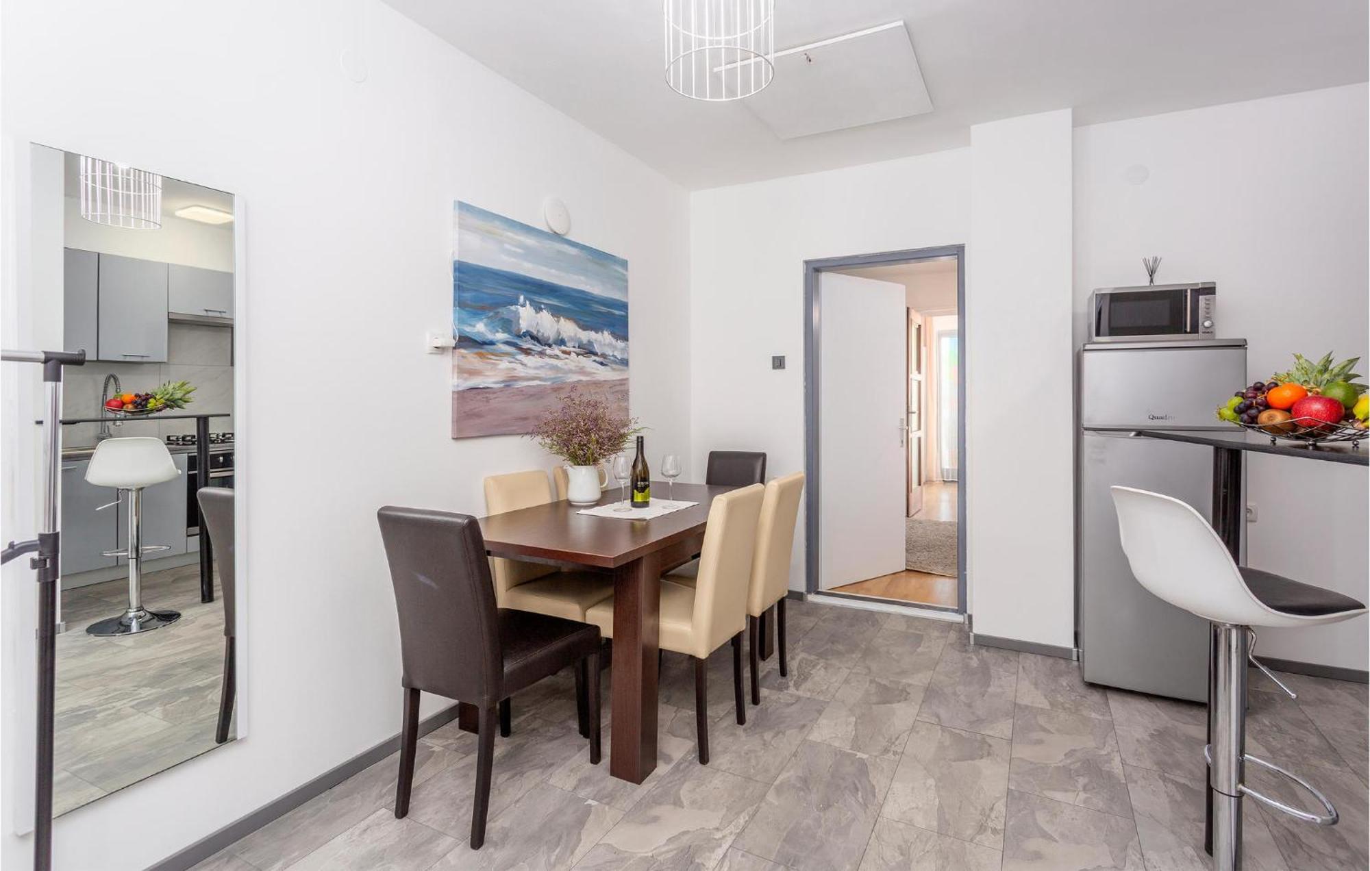 Beautiful Apartment In Malinska With Kitchen Eksteriør billede